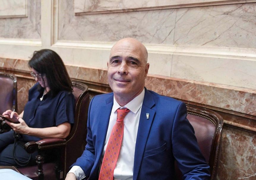 “Quiero ser gobernador”: el insólito motivo del senador libertario para justificar sus 15 asesores