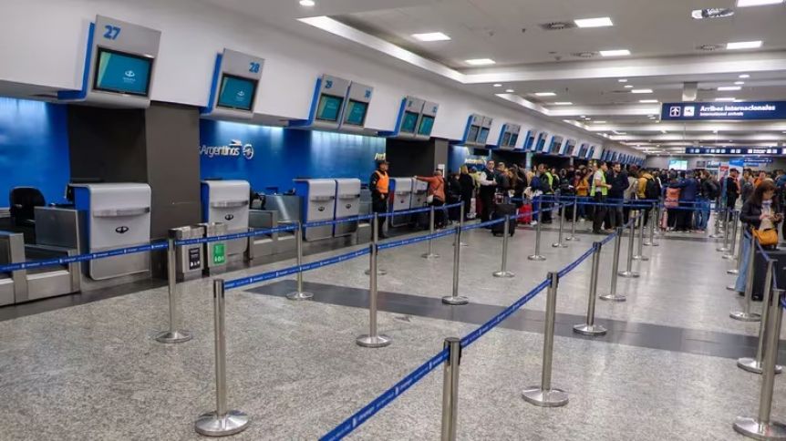 Paro de pilotos: más de 15 mil pasajeros se encuentran afectados por la medida de fuerza