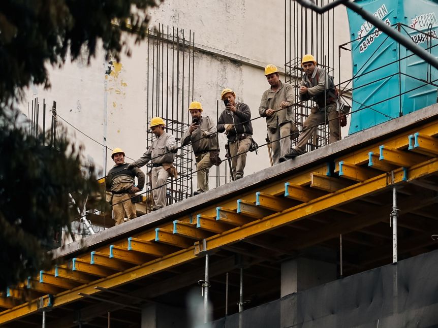 Sin piso aparente, datos del Gobierno muestran que el empleo privado continúa con su desplome