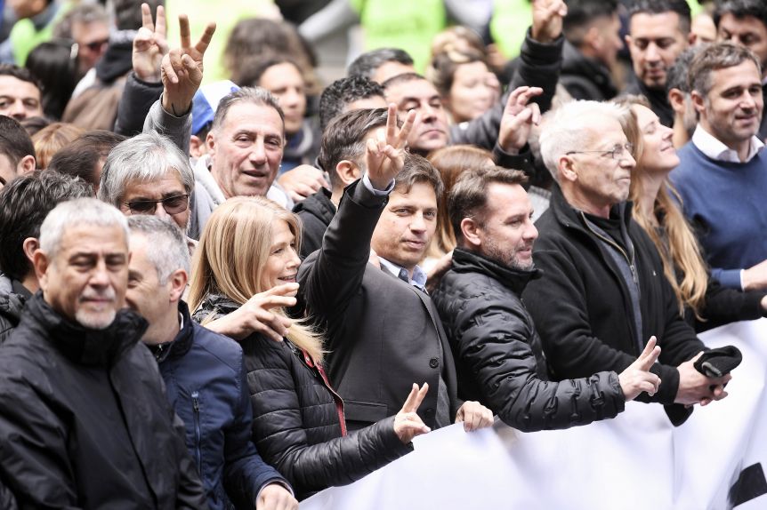 Con Kicillof a la cabeza, la tropa bonaerense marchó en apoyo a los jubilados