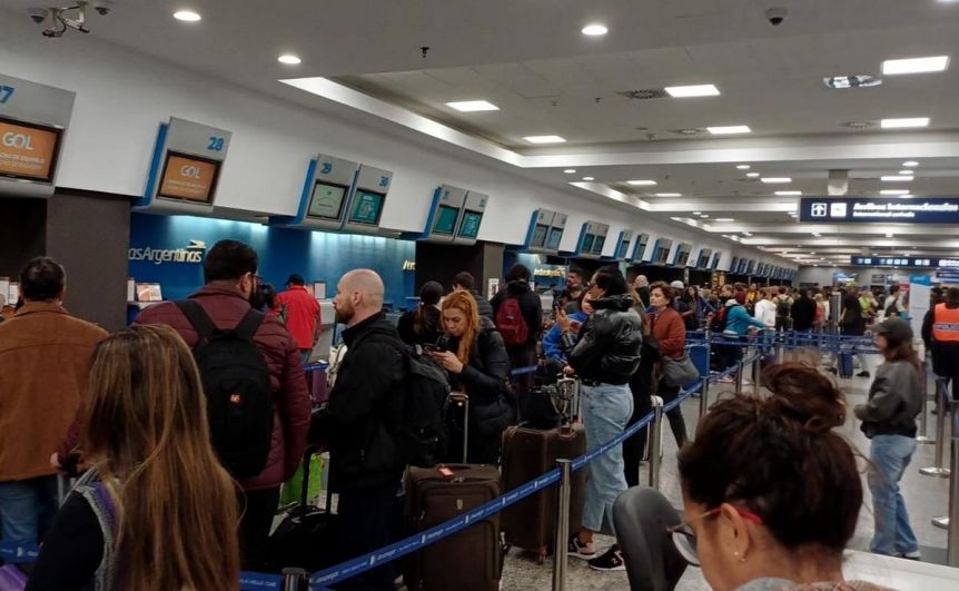Paro de aeronáuticos: más de 300 vuelos demorados y 37 mil pasajeros afectados