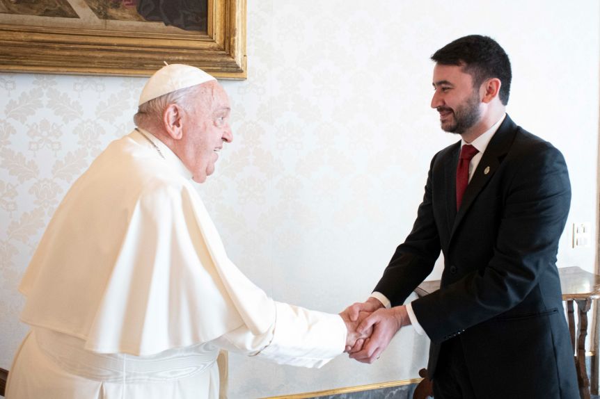 Previo a su encuentro con Villarruel, el Papa recibió a Sotelo en el Vaticano