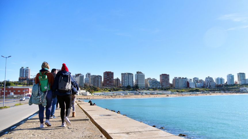 Fin de semana largo: viajaron más de 1 millón de turistas, pero gastaron menos que en 2023