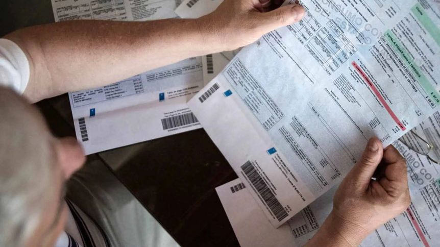 Más de un millón de familias pueden perder los subsidios de luz y gas: cómo saber si estás incluido