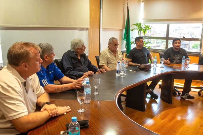 Los Moyano presionan al Gobierno: gremios del transporte ratificaron el paro del 30 de octubre