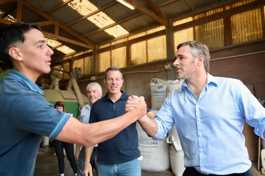 El intendente de Pilar recorrió el interior: ¿con el traje de candidato?