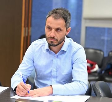 Saquen una hoja: el PRO quiere examen de ingreso a la administración pública bonaerense