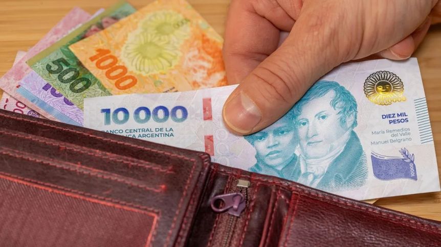 Salarios a la baja: Milei sigue la tendencia del peronismo y macrismo