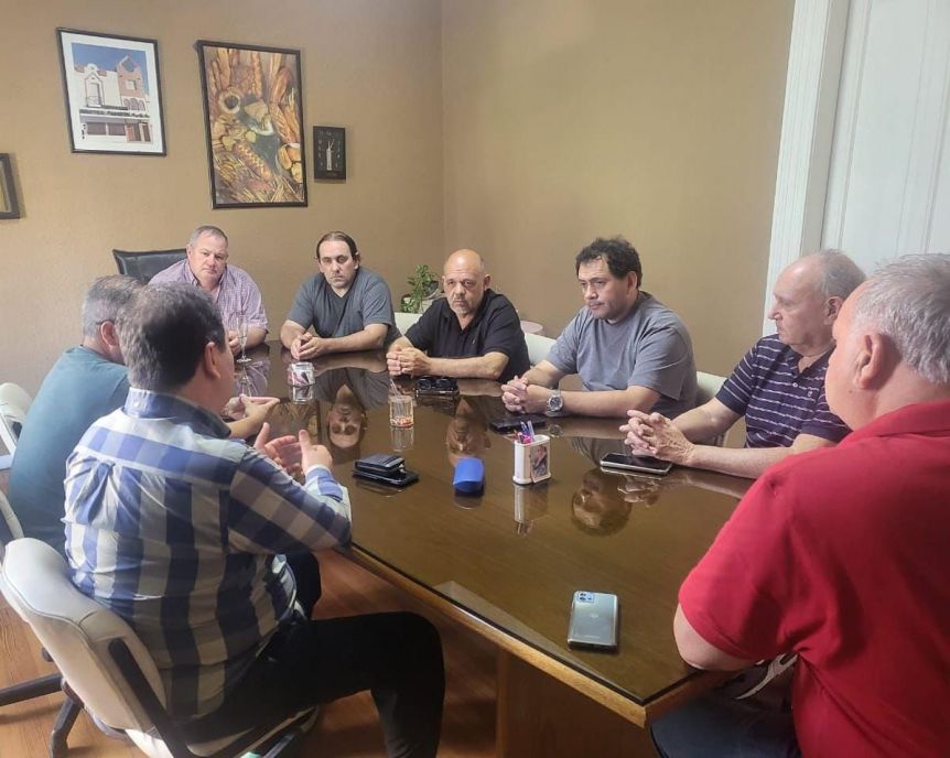 La Libertad Avanza aceita vínculos con sindicatos bonaerenses opositores a Kicillof