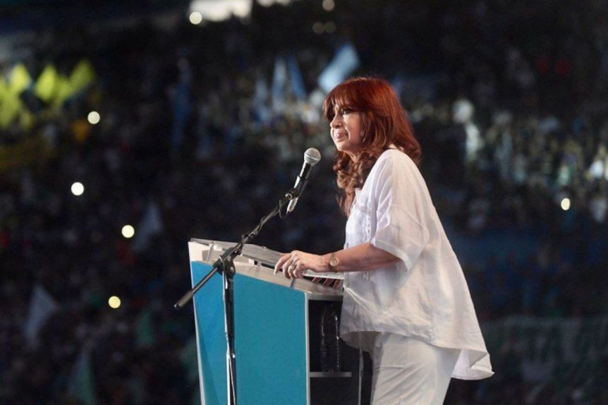 Luego del fallo en su contra, Cristina encabeza un acto en Santiago del Estero