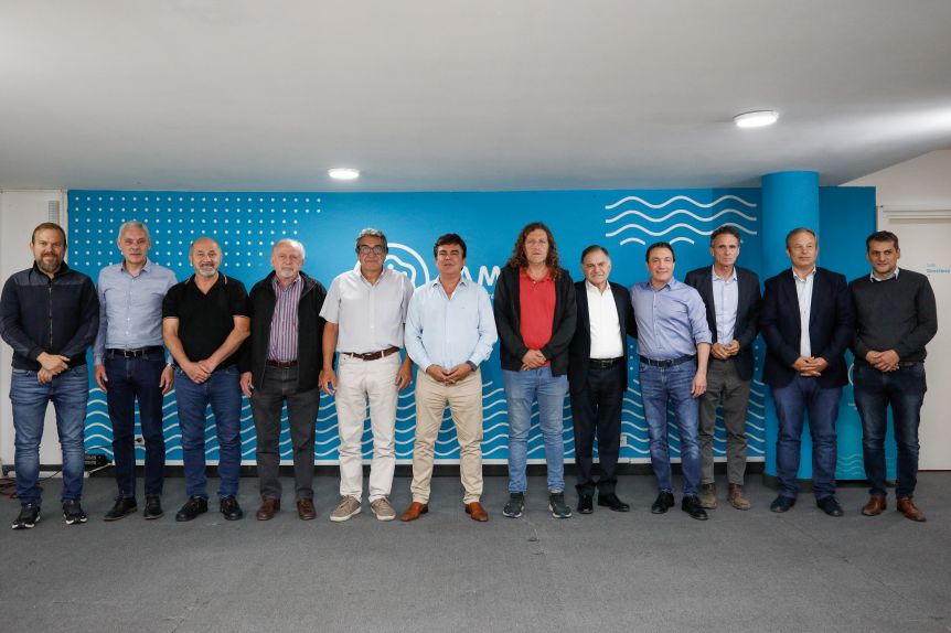 Alcaldes peronistas del Conurbano y una cumbre con dirigentes gremiales de las CTA