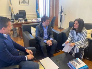 Tensión por el billonario presupuesto para un organismo que está en el ojo de la tormenta