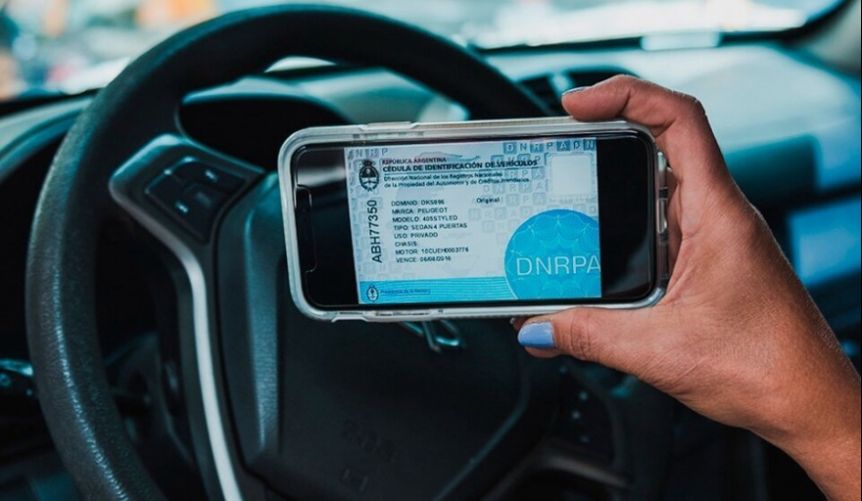 El Gobierno reglamentó la cédula azul: cómo tramitarla desde la app Mi Argentina