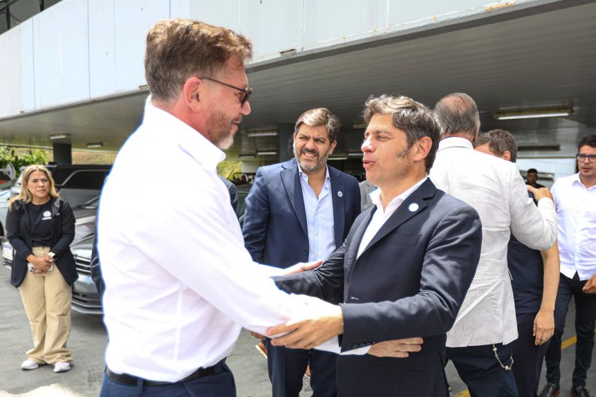Kicillof tildó de “estúpidos” a Milei y Macri