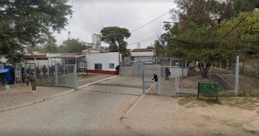 Detuvieron a un policía acusado de hurtar un celular y un costoso perfume