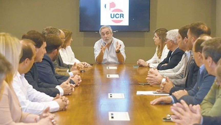 Entre chori y matambrito, furia radical en la inauguración de “La Sáenz Peña”