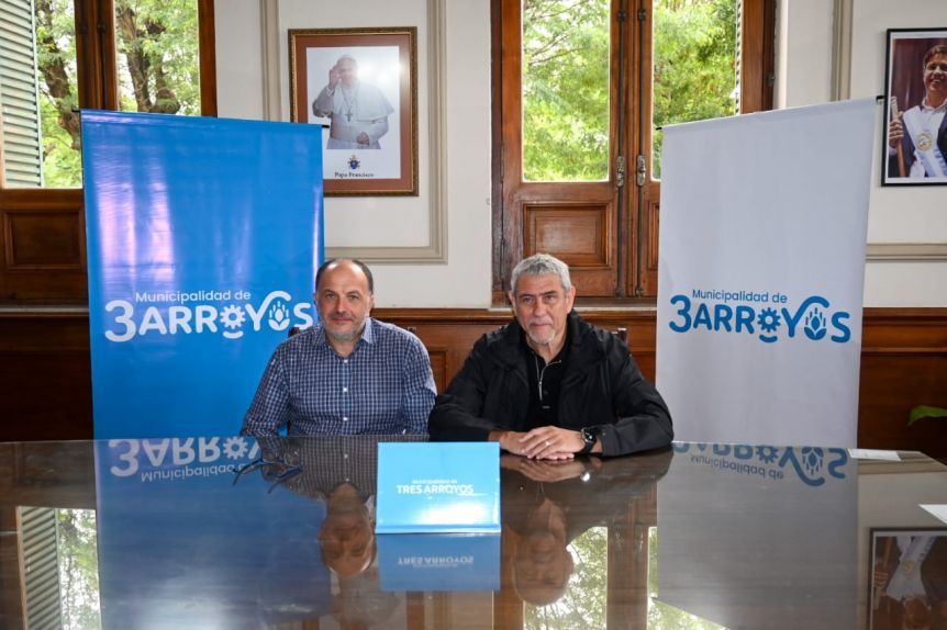 Con críticas a Milei, Ferraresi visitó Tres Arroyos para inaugurar nuevas luminarias junto a Garate