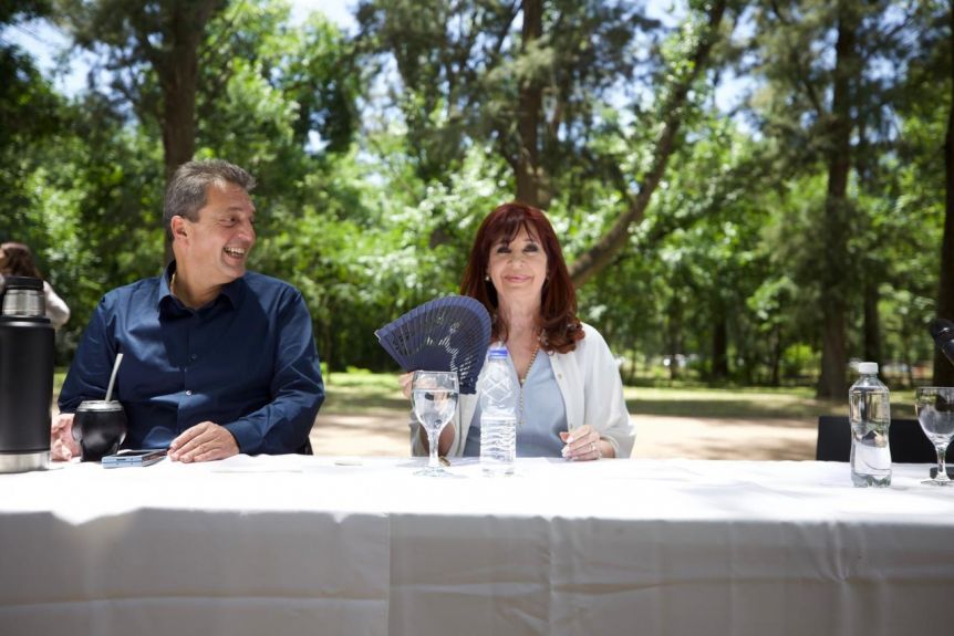 Cristina y Massa dicen que es inconveniente desdoblar y piden elecciones concurrentes