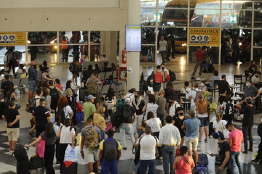 Milei puso el gancho y se desregula el servicio de transporte: cuáles son los cambios