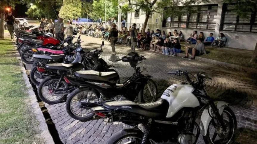 En modo Francella, intendente PRO celebró mega operativo contra motoqueros