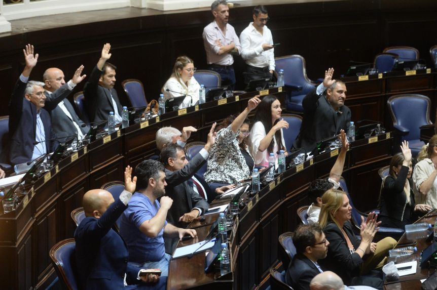 Kicillof busca poner orden tras la rebelión en UxP, con la sesión del 27 en duda