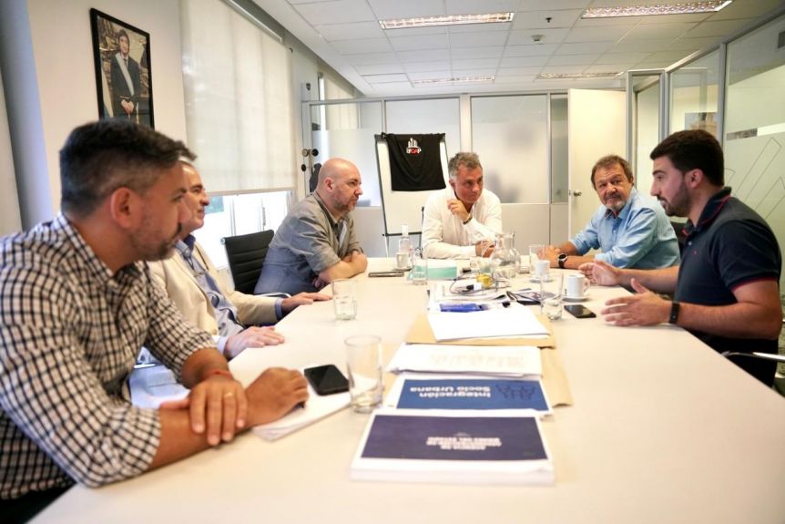 Un intendente coquetea con los libertarios tras una nueva reunión con Pareja