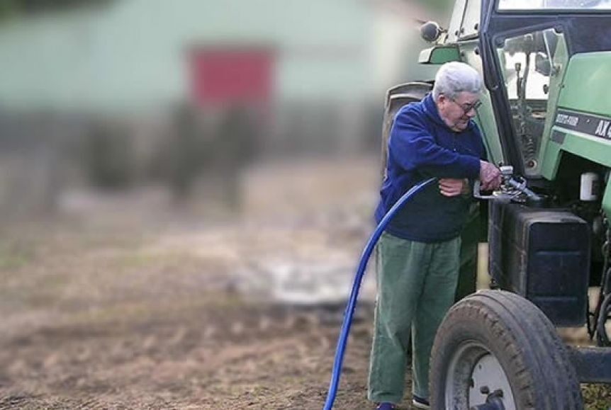 Magario apuntó a Milei por el precio de los combustibles: “Golpea a los productores”