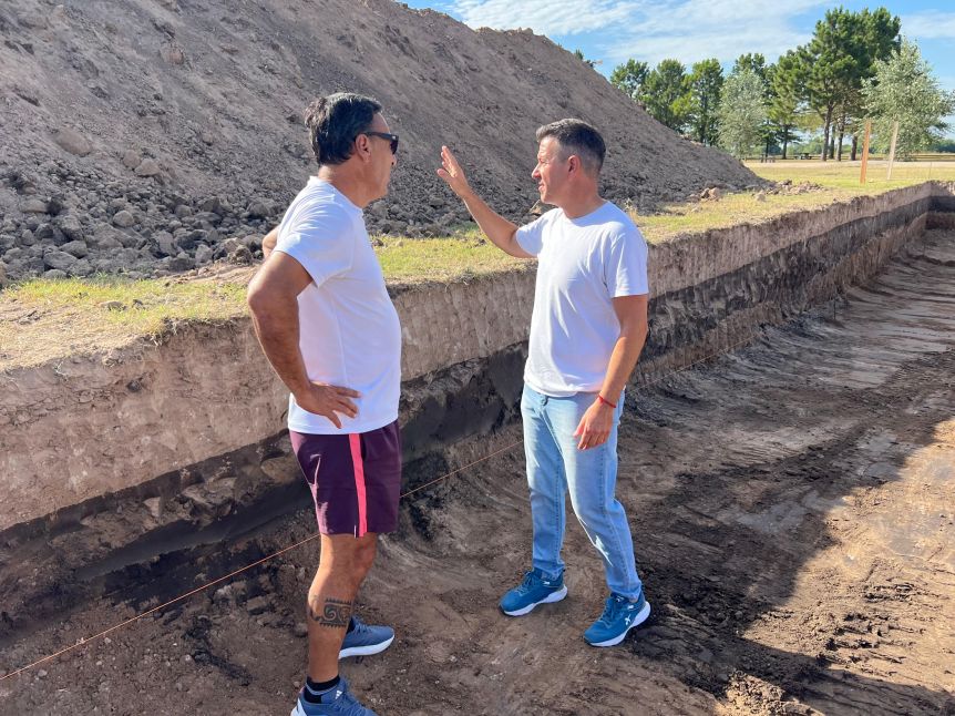 Más obras para el distrito: comenzó la construcción de la pileta municipal de Roque Pérez