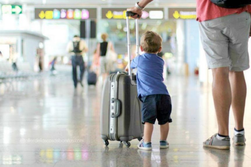 Por una medida del Gobierno, las empresas no revisarán los permisos de viaje para niños