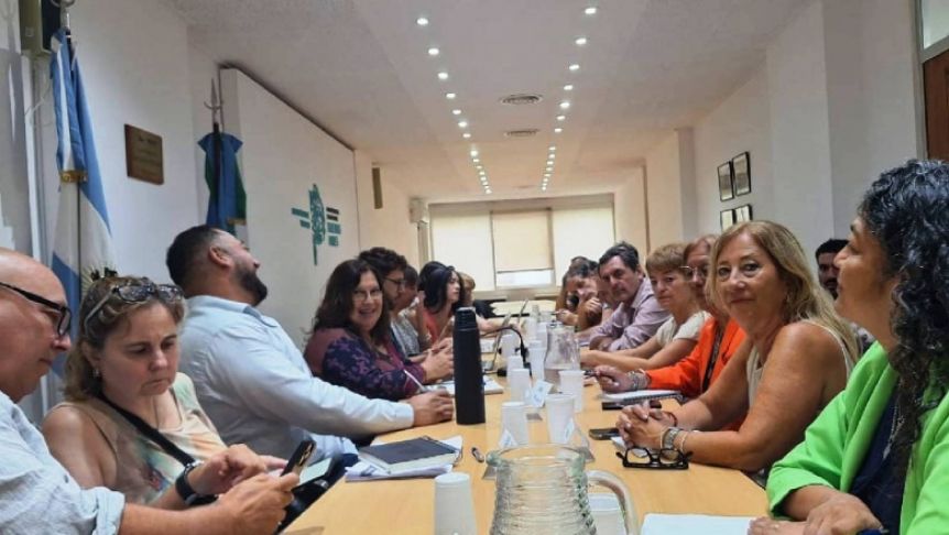 La Provincia les hizo una oferta salarial a los docentes y se prepara para recibir a los estatales