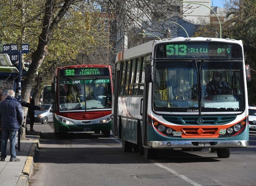 Kicillof les da una mano a las empresas de transporte y sube un 10% el boleto de colectivo