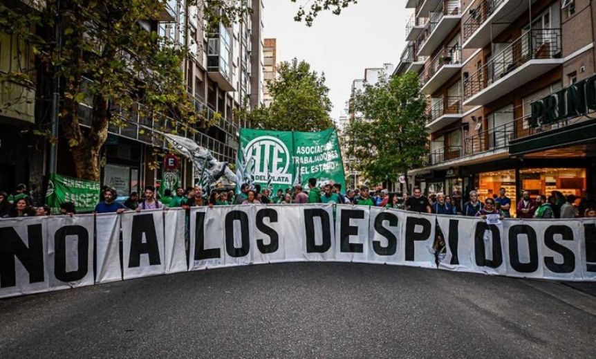 Sigue la motosierra en el sector público: confirman despidos en Acumar y Niñez