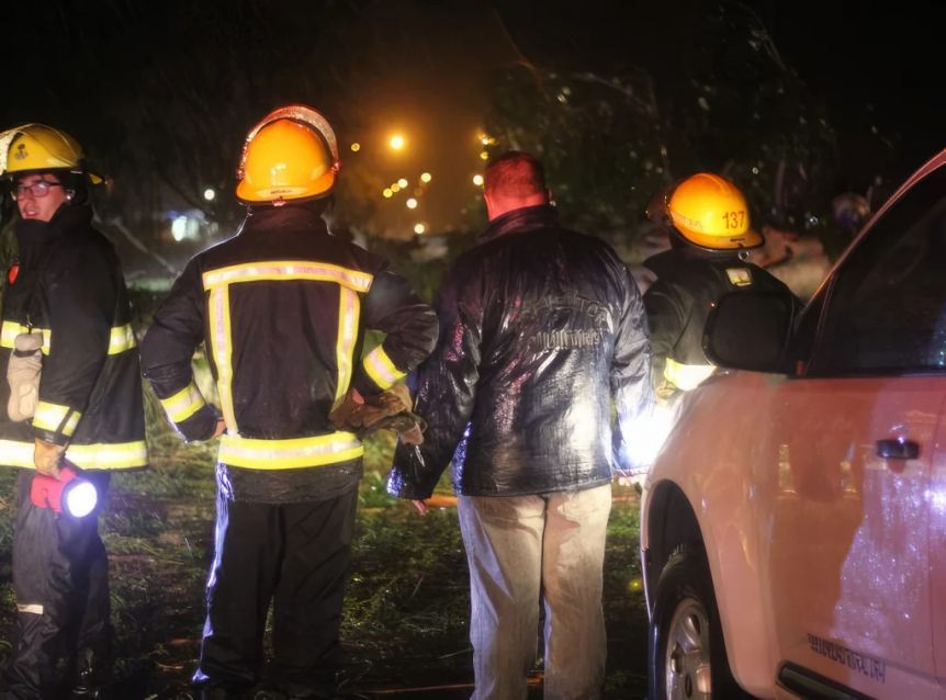Un exintendente bonaerense y su familia sufrieron un accidente vial en pleno temporal