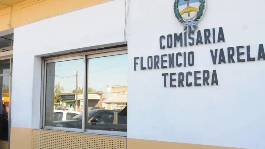 Te cebo uno: allanan una comisaría y encuentran a un preso tomando mate en una oficina