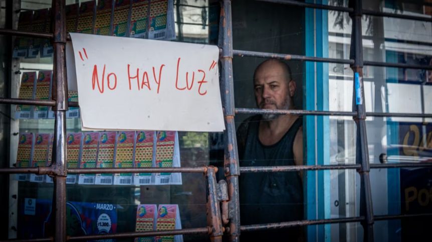 Aún con los apagones en pie, el Gobierno convalidó aumentos en las tarifas de luz