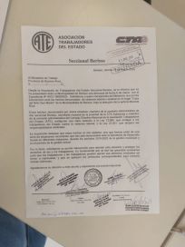 Presión sobre un intendente para que expulse a un edil acusado de violencia de género
