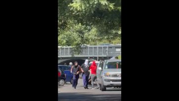 Tiros y piedrazos por choque de barras en un hospital de La Plata 