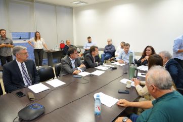 Con ayudín de libertarios blue, UxP dio el primer paso para suspender las PASO