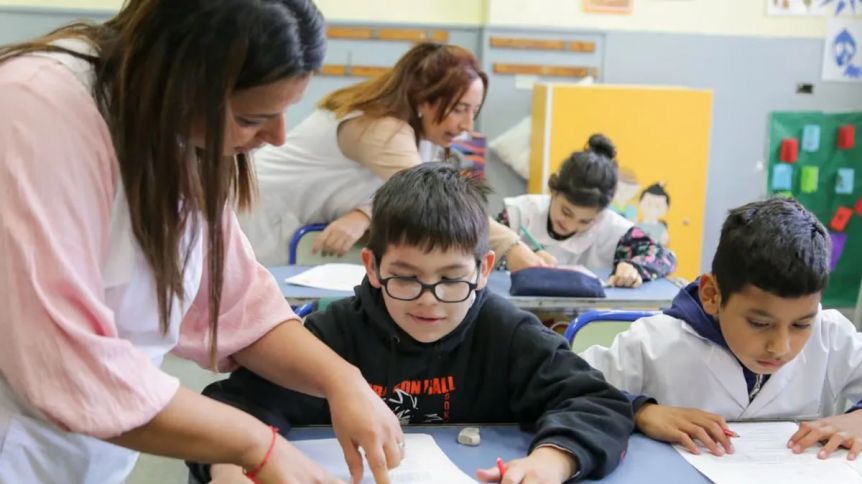 Sin el aval de los gremios, el Gobierno fijó el sueldo mínimo docente en $500.000