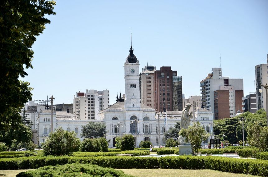 Alak aumentó el salario de los trabajadores municipales un 56%