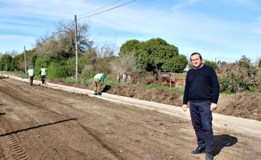 ¿Intendente y martillero?: Etchevarren habría obligado a vecinos a comprar casas a cambio de terrenos