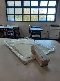 ¡El colmo! En la provincia productora de manzanas por excelencia entregan piezas agusanadas a los alumnos