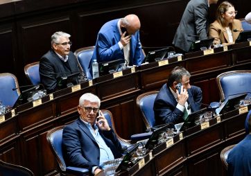 Ni Axel ni Cristina: Massa reúne a su tropa y va por la tercera vía para los comicios