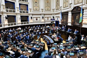 Ni Axel ni Cristina: Massa reúne a su tropa y va por la tercera vía para los comicios