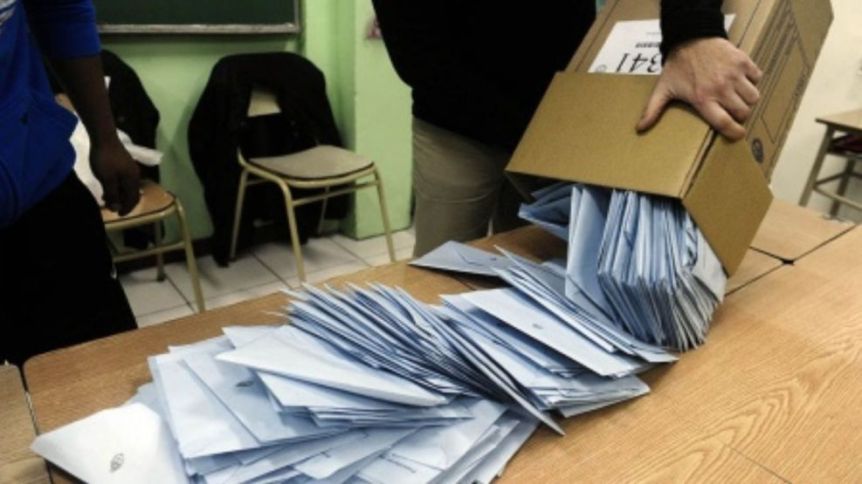 Apoyos opositores a la suspensión de las PASO y el desdoblamiento