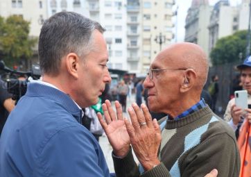 Con el apoyo de la CGT, la marcha de jubilados otra vez fue masiva