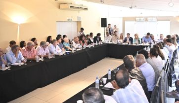Ante sus intendentes, Kicillof recogió el guante y adhirió al pedido de unidad