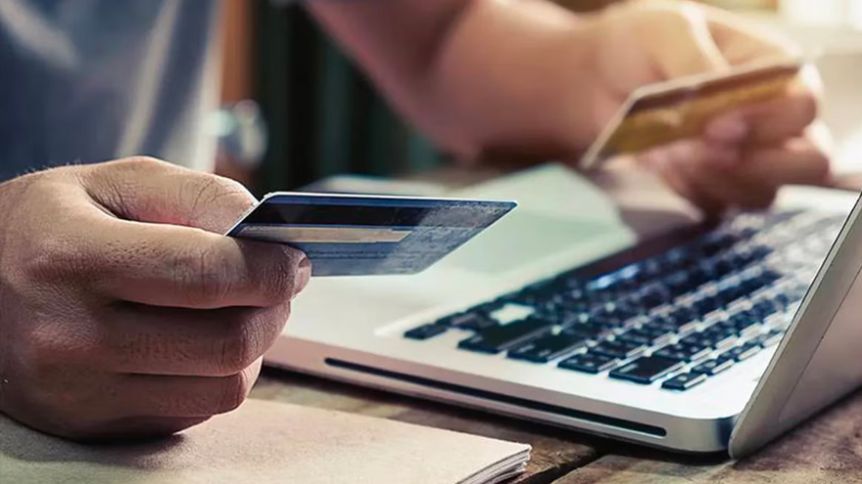 El Gobierno confirmó que mantendrá la percepción del 30% para compras internacionales