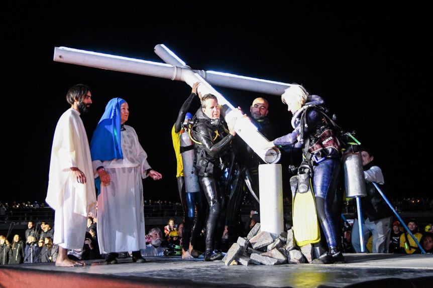 Se realizó el Vía Crucis Submarino en Puerto Madryn