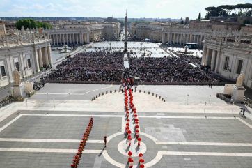 Segundo día para despedir al Papa: hay largas filas de fieles para darle el último adiós